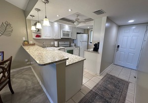Beautiful Condo with Private Beach Access and Golf Course Views