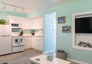 Beautiful Condo Steps From The Beach