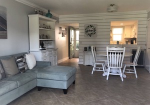 Beautiful Cottage Beach Condo