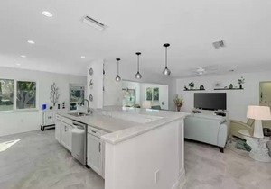 Beautiful Florida Home 3 Miles to Venice Beach
