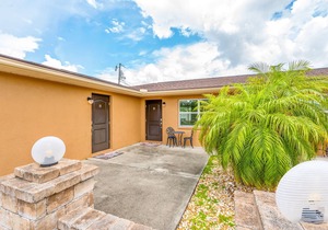 Beautiful House near Warm Mineral Springs