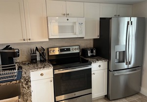 Beautiful, newly renovated condo near the beach!