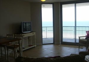 Beautiful unit at Emerald Dolphin Condominiums!