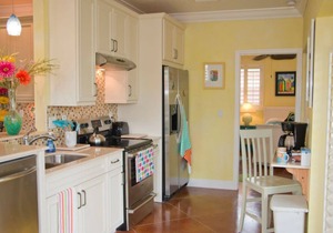 Beautiful waterfront 2-bed/2-bath island getaway on Matlacha Island.