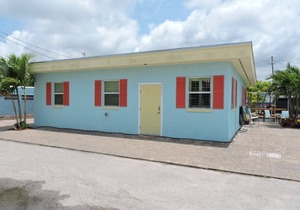 Beautiful waterfront 2-bed/2-bath island getaway on Matlacha Island.
