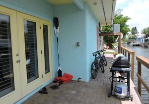 Beautiful waterfront 2-bed/2-bath island getaway on Matlacha Island.