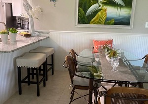 Beautifully furnished 3rd floor corner condo W/view!