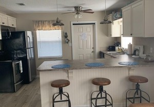 Beautifully furnished condo near the beach!