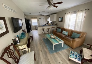 Beautifully furnished condo near the beach!