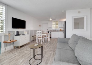 Beautifully Remodeled Beach Getaway! Gulf View! Beach Gear & Over $100 of Free Daily Activities!