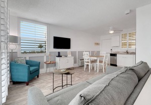 Beautifully Remodeled Beach Getaway! Gulf View! Beach Gear & Over $100 of Free Daily Activities!