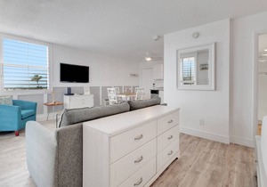 Beautifully Remodeled Beach Getaway! Gulf View! Beach Gear & Over $100 of Free Daily Activities!
