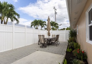 Beautifully Renovated Palm Beach Gardens Apartment