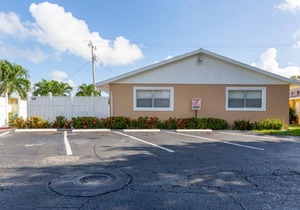 Beautifully Renovated Palm Beach Gardens Apartment