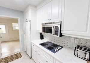 Beautifully Updated Villa Directly on Crescent Beach