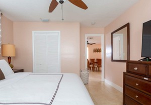 Beautifully Renovated Palm Beach Gardens Apartment