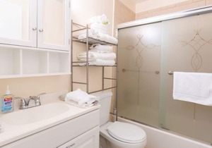 Beautifully Renovated Palm Beach Gardens Appt