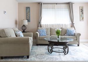 Beautifully Renovated Palm Beach Gardens Appt