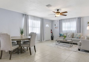 Beautifully#2 Renovated Palm Beach Gardens Apartment2