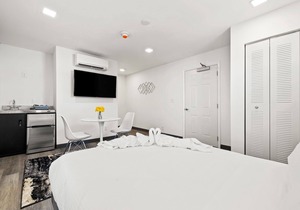 Best BnB by the Miami Herald 2 years running - book Sunset Inn South Miami now!