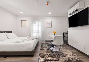 Best BnB by the Miami Herald 2 years running - book Sunset Inn South Miami now!