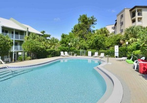 Blue Mountain Beach Townhome-Steps to Private Beach Access-Community Pool