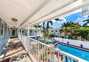 Blue Parrot Inn #7- 1/1 Heated Pool 1 MI to Beach