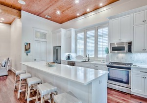Book a Fall Getaway Today! Forest District! Low-Speed Vehicle! Private Pool! Bike to Seaside!