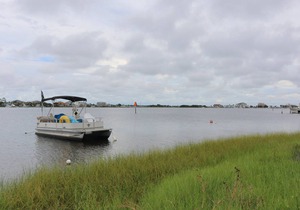 Bright and Fun Beach Themed Condo - On Little Sabine Bay