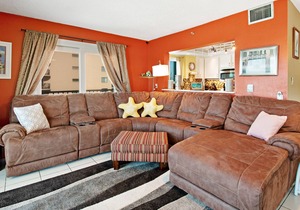 Bright, sunny condo with gorgeous ocean views & pool access!