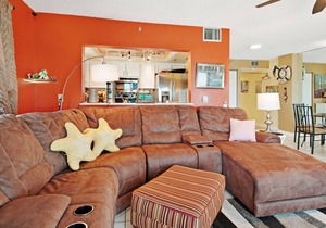 Bright, sunny condo with gorgeous ocean views & pool access!