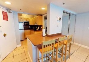 Castle 1131 Oceanfront condo with ocean view beach, pool, bar, tennis, gym, free parking and gym!
