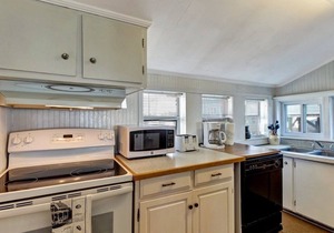 Charming Beach House with Covered Porch to Relax and Enjoy the Ocean Views!