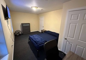 Cheap Private West Philly Room - Smart TV & WiFi