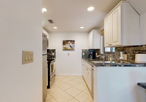 Chic Coastal Apartment | Near West Palm Beach | 100’ to Juno Beach