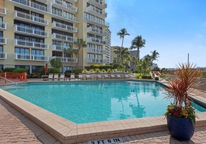 Chic One Bedroom Beachfront Condo