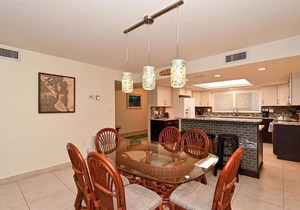 Chinaberry 924 - 2 Bedroom Condo with Private Beach with lounge chairs & umbrella provided, 2 Poo.