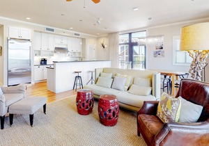Classic Dog-Friendly Condo with Shared Pool, High-Speed WiFi, and Central AC
