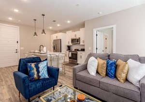 Classy Condo near Midtown and Downtown