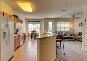 Close to Beaches, Shops & Restaurants! Gated Community - Pool & Hot Tub! Free Parking & Wi-Fi!