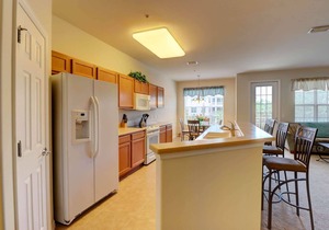 Close to Beaches, Shops & Restaurants! Gated Community - Pool & Hot Tub! Free Parking & Wi-Fi!