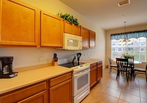 Close to Beaches, Shops & Restaurants! Gated Community - Pool & Hot Tub! Free Parking & Wi-Fi!