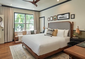 Coastal Paradise Awaits! Pool Onsite, Pet-Friendly, Steps to South Pointe Park Beach!