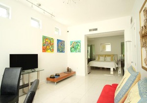 Coconut Grove Villa Calusa