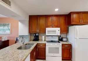 Colony Reef Club 16C - 2 bedroom townhouse at Oceanside complex with pools,
