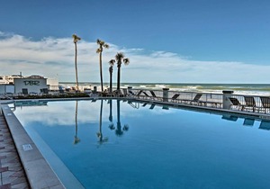 Colorful Ocean-View Studio Steps from the Beach!