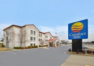 Comfort Inn & Suites at Stone Mountain