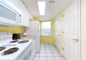 Comfortable Vacation Rental On Okaloosa Island, On The Beach, On-Site Pool