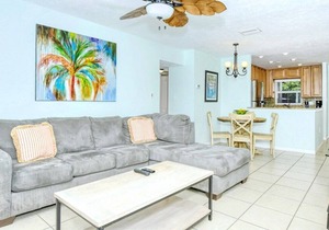 Condo #104 Completely remodeled Siesta Key 2 bedroom 1 bath Condo