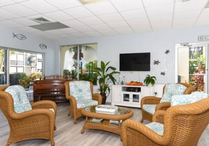 Condo# 107 Two minutes walk to the Beach!